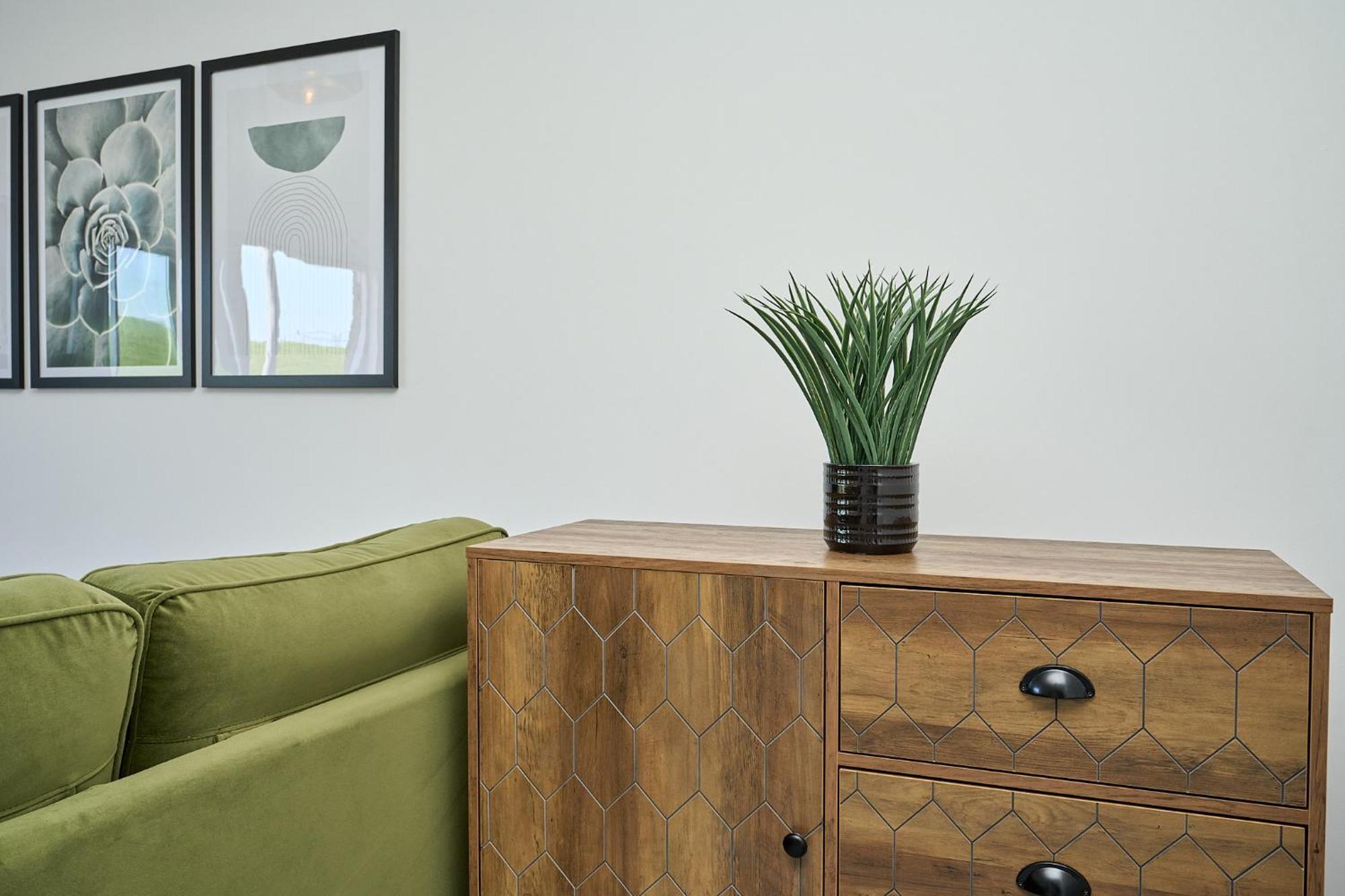 Spacious 1 Bed Apt - Stunning Views & Private Parking - 5 Mins To Beach - Dog Friendly - Close To Ventnor, Shanklin & Sandown - Ideal For Friends, Families & Business Travellers - Sleeps Up To 4 Guests - Managed By "Greenstay Serviced Accommodation" Bonchurch Экстерьер фото