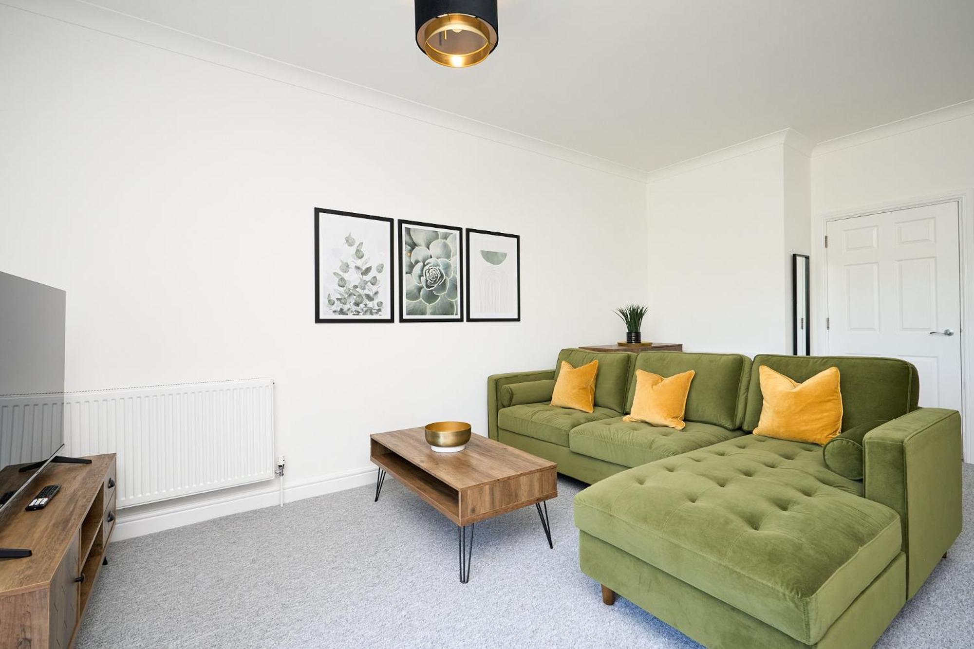 Spacious 1 Bed Apt - Stunning Views & Private Parking - 5 Mins To Beach - Dog Friendly - Close To Ventnor, Shanklin & Sandown - Ideal For Friends, Families & Business Travellers - Sleeps Up To 4 Guests - Managed By "Greenstay Serviced Accommodation" Bonchurch Экстерьер фото