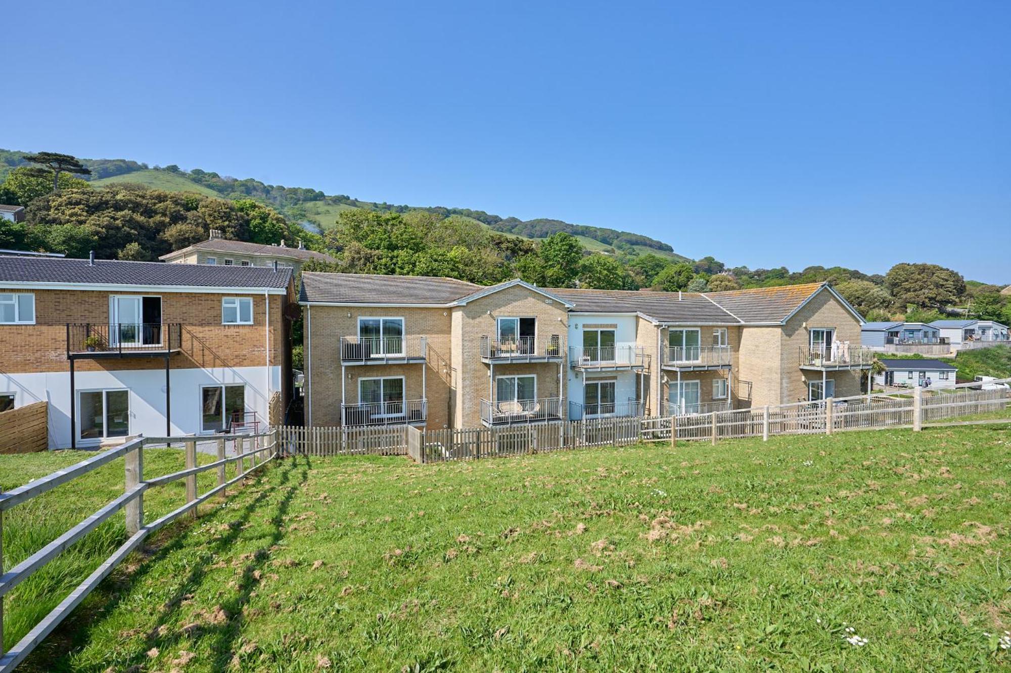 Spacious 1 Bed Apt - Stunning Views & Private Parking - 5 Mins To Beach - Dog Friendly - Close To Ventnor, Shanklin & Sandown - Ideal For Friends, Families & Business Travellers - Sleeps Up To 4 Guests - Managed By "Greenstay Serviced Accommodation" Bonchurch Экстерьер фото